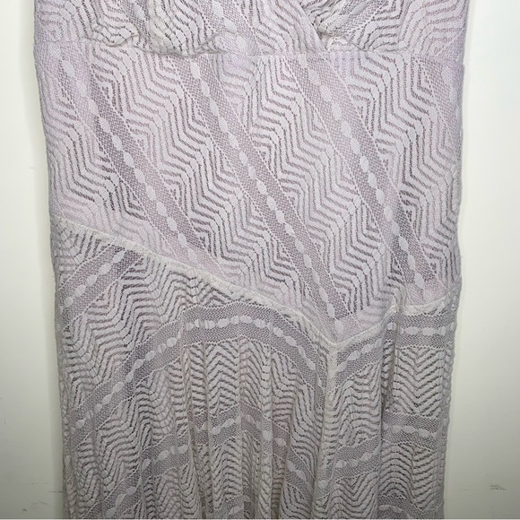 Chris McLaughlin 16W Elegant Sleeveless Lace Dress in Beige - Picture 4 of 10